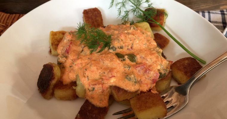 Gnocchi mit Paprika-Kapern-Sauce