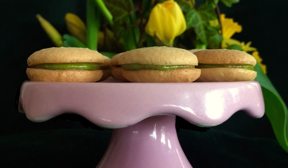 Zitronen-Matcha-Macarons