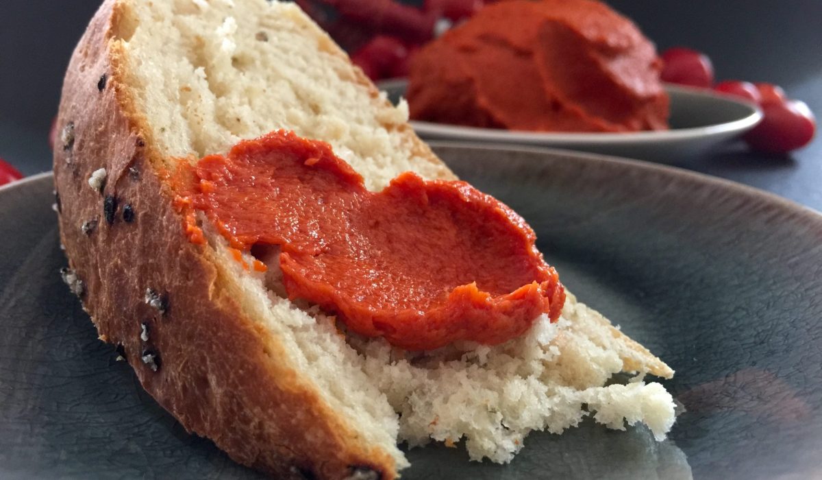 Fladenbrot mit Tomatenbutter